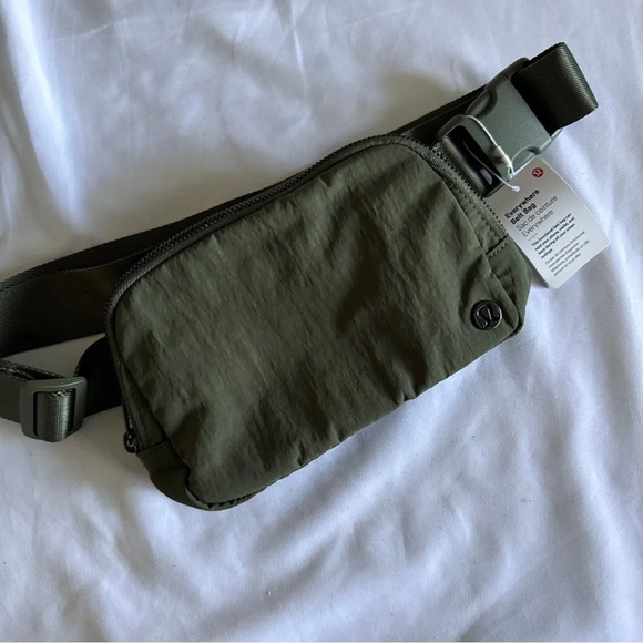 🆕💚 OG Lululemon Everywhere Belt Bag - Olive Green - Picture 1 of 7